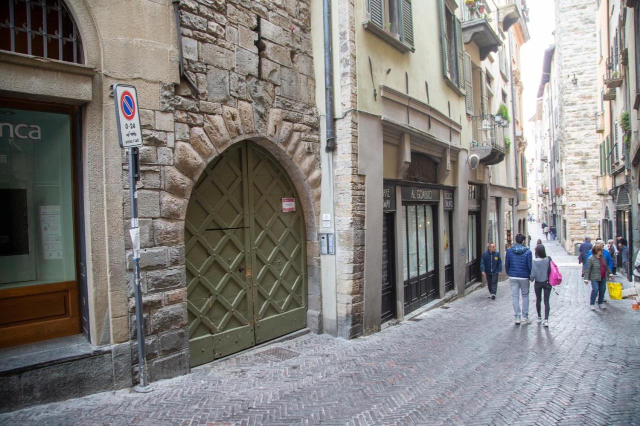 Casa Vacanze Gombito 4 Bergamo Alta Luaran gambar